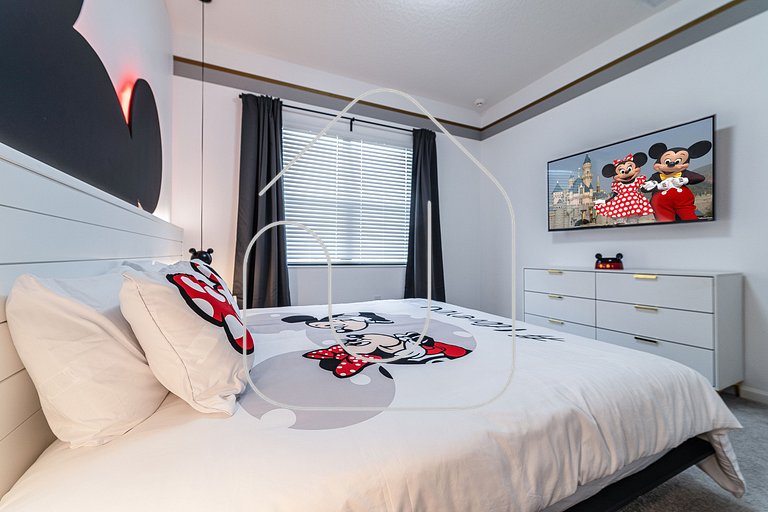 Luxury 8BR Villa w/ Cinema, Game Room, Pool