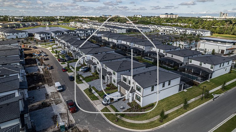 Luxury 8BR Villa w/ Cinema, Game Room, Pool