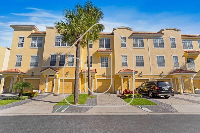 Spacious 3BR Townhome at Vista Cay Resort