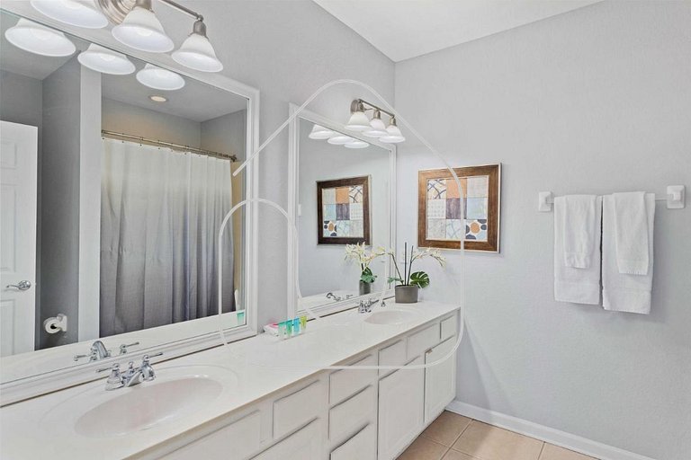 Spacious 3BR Townhome at Vista Cay Resort