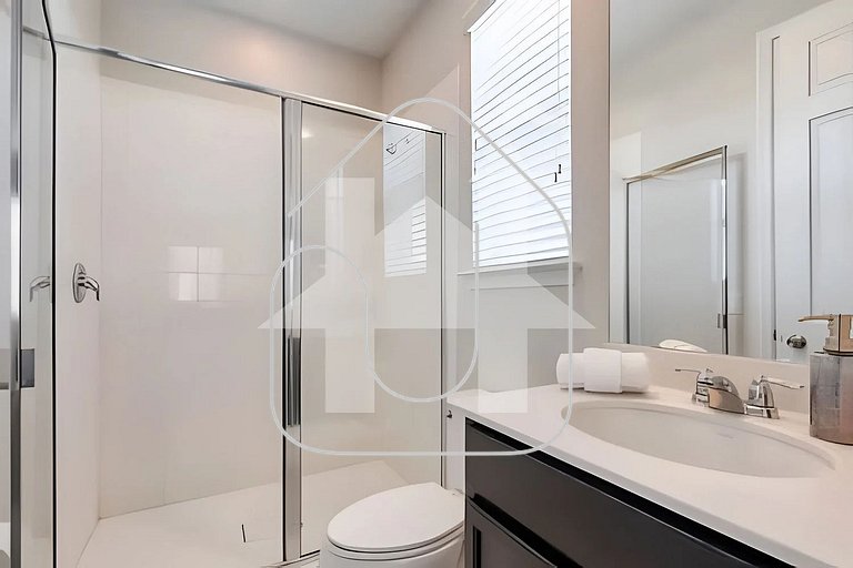 Modern 6BR Villa w/ Pool & Resort Access