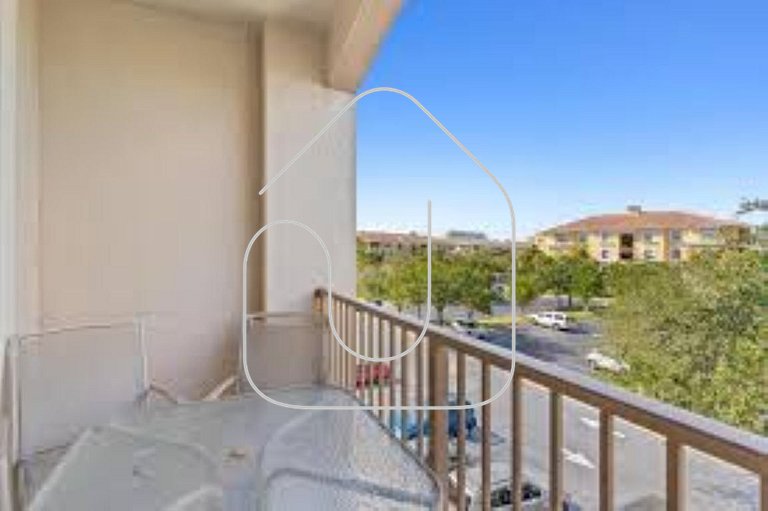 Vista Cay 3BR Condo w/ Balcony & Resort Pool