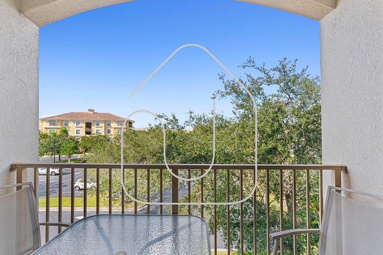 Vista Cay 3BR Condo w/ Balcony & Resort Pool