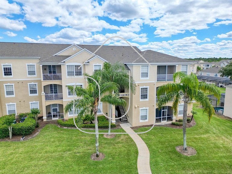 Vista Cay 3BR Condo w/ Balcony & Resort Pool