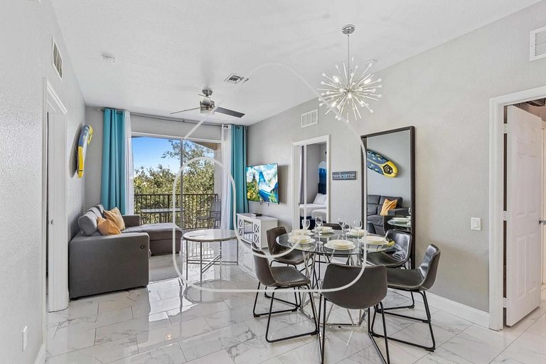 Vista Cay 3BR Condo w/ Balcony & Resort Pool