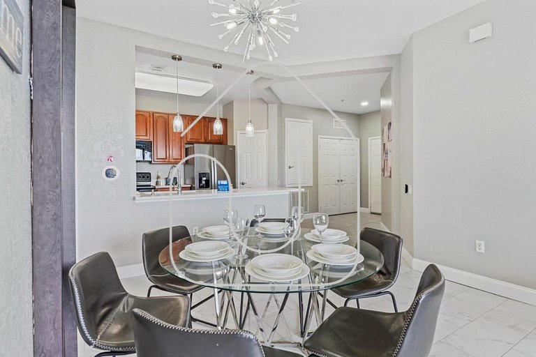 Vista Cay 3BR Condo w/ Balcony & Resort Pool