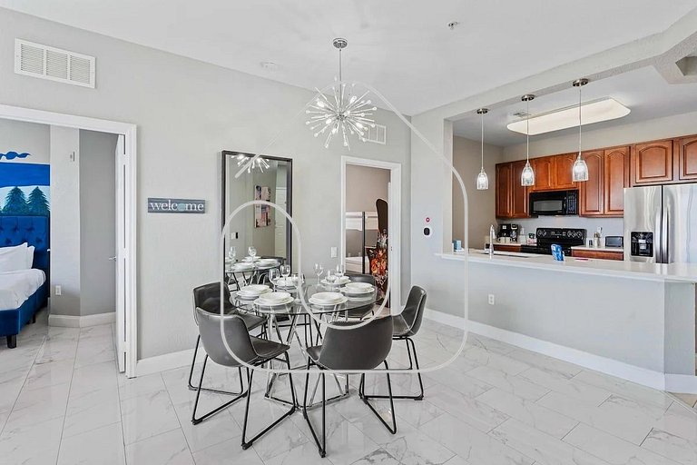 Vista Cay 3BR Condo w/ Balcony & Resort Pool