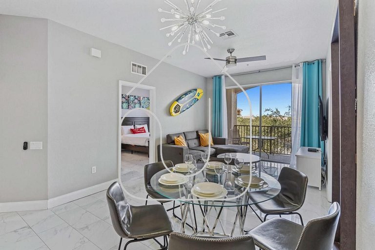 Vista Cay 3BR Condo w/ Balcony & Resort Pool