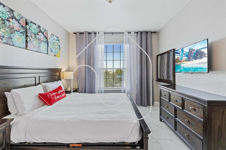 Vista Cay 3BR Condo w/ Balcony & Resort Pool