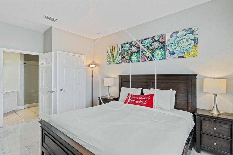 Vista Cay 3BR Condo w/ Balcony & Resort Pool