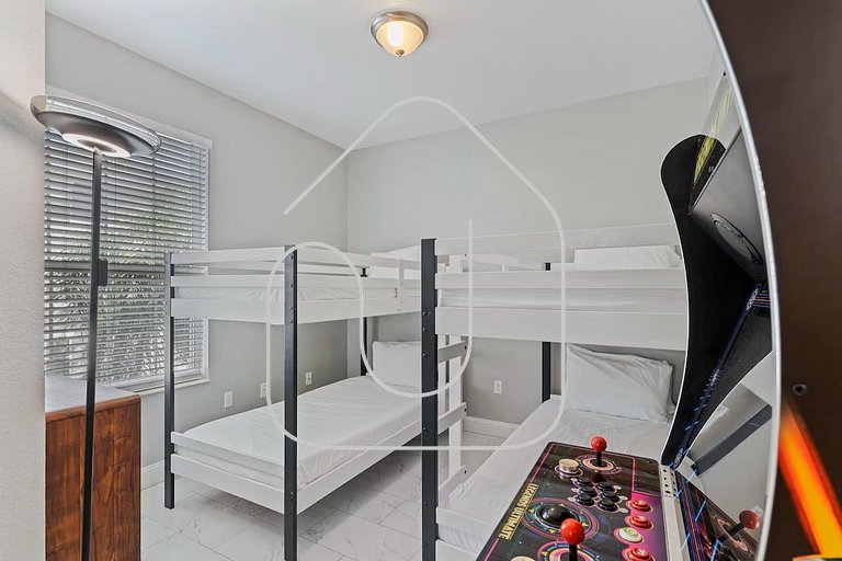 Vista Cay 3BR Condo w/ Balcony & Resort Pool