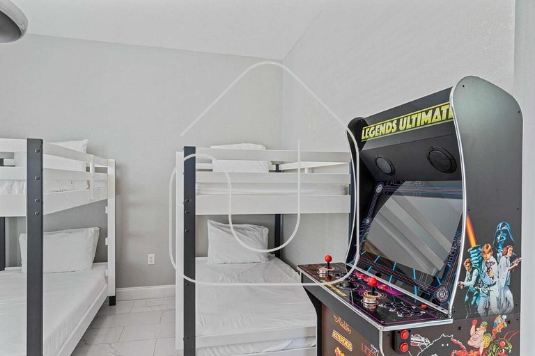 Vista Cay 3BR Condo w/ Balcony & Resort Pool