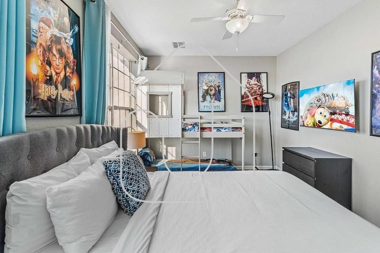 Modern 3BR Vista Cay Townhome