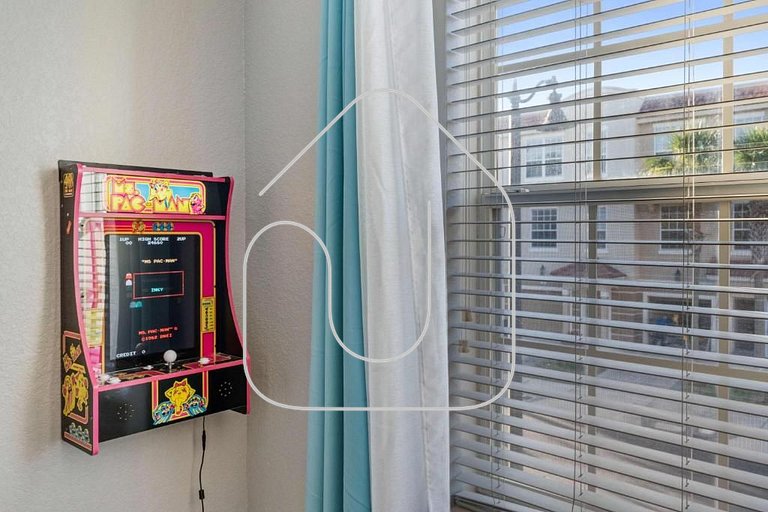 Modern 3BR Vista Cay Townhome