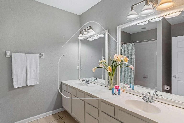 Modern 3BR Vista Cay Townhome