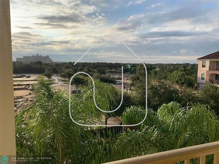 Modern 3BR Vista Cay Townhome