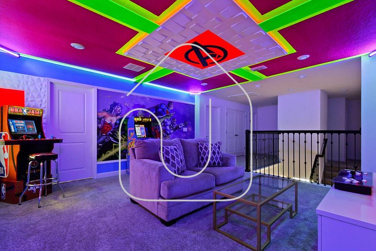 9BR Resort Villa w/ Pool - 7mi to Disney