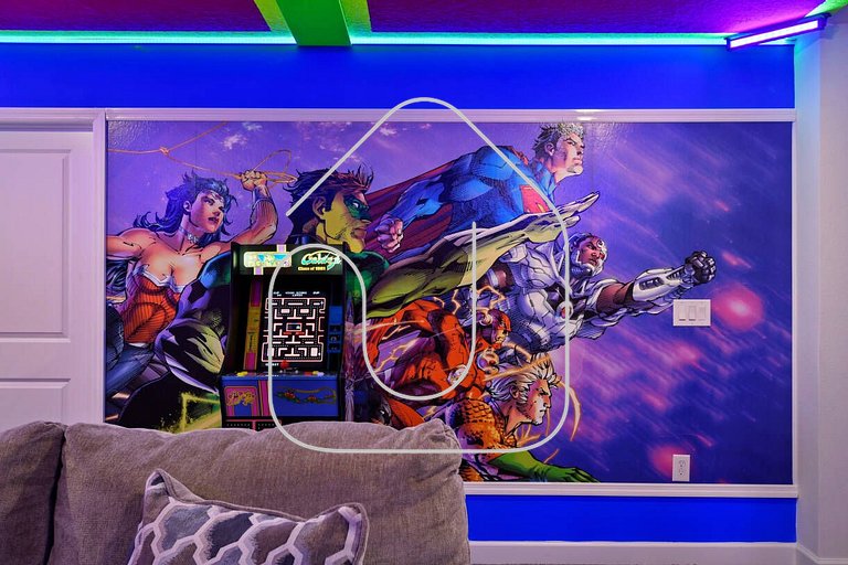 9BR Resort Villa w/ Pool - 7mi to Disney