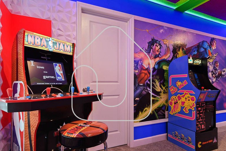 9BR Resort Villa w/ Pool - 7mi to Disney