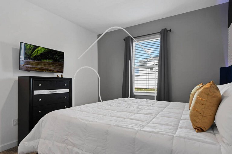 9BR Resort Villa w/ Pool - 7mi to Disney