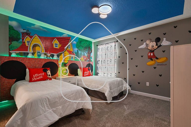 9BR Resort Villa w/ Pool - 7mi to Disney