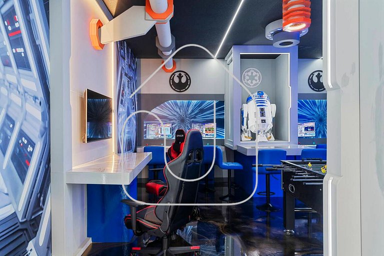 8BR Windsor Westside Home w/ Private Pool