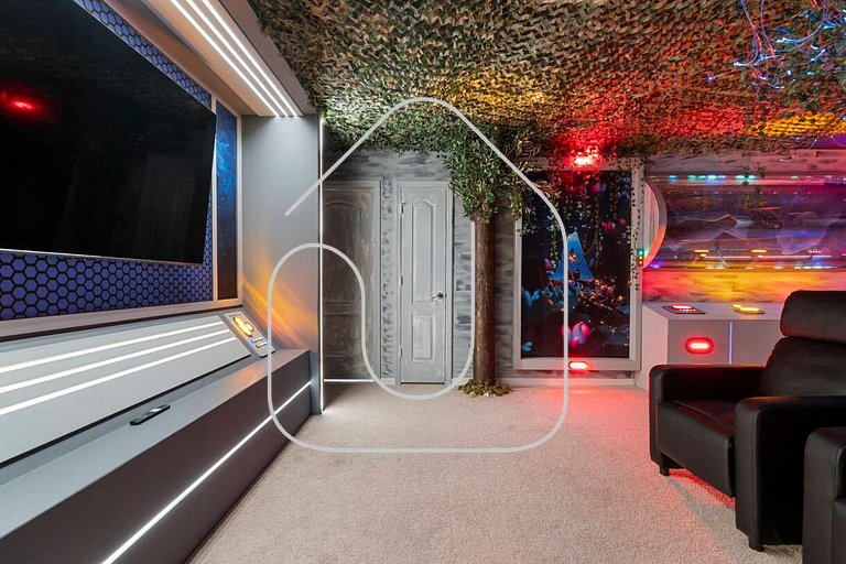 8BR Windsor Westside Home w/ Private Pool