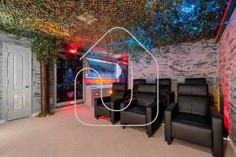 8BR Windsor Westside Home w/ Private Pool