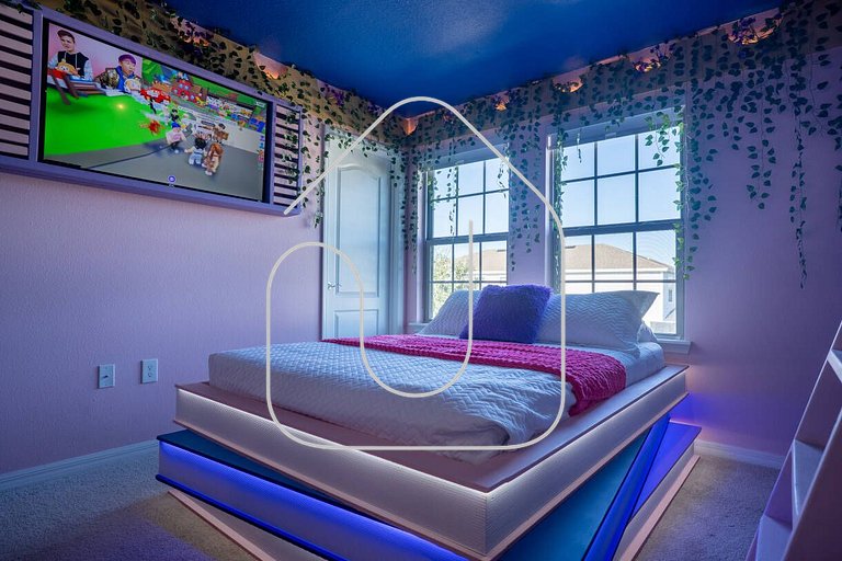 8BR Windsor Westside Home w/ Private Pool