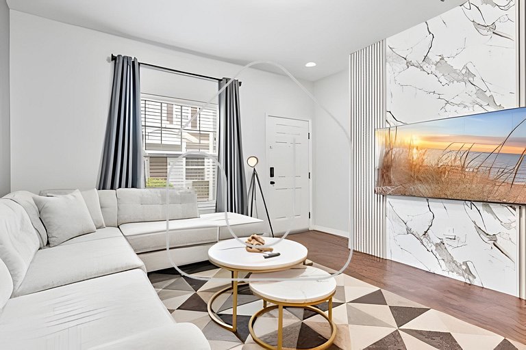 Modern 3BR Condo near Disney + Resort Pool