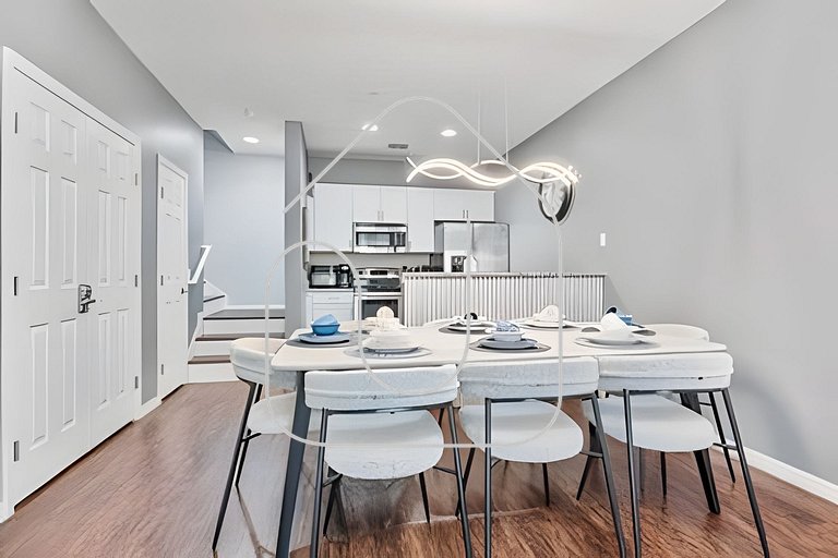 Modern 3BR Condo near Disney + Resort Pool