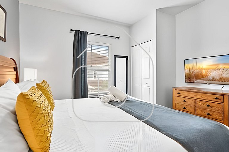 Modern 3BR Condo near Disney + Resort Pool