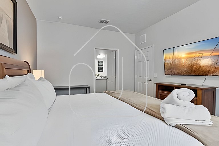 Modern 3BR Condo near Disney + Resort Pool