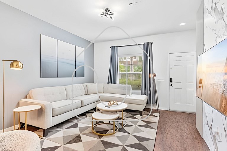 Modern 3BR Condo near Disney + Resort Pool