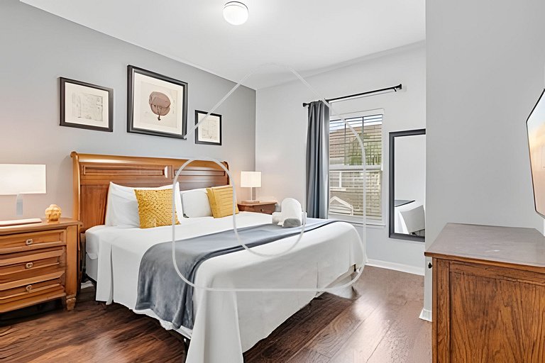 Modern 3BR Condo near Disney + Resort Pool