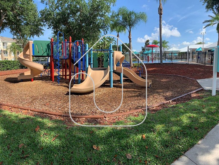 Vila Luxuosa 5 Quartos com Piscina e Lazer