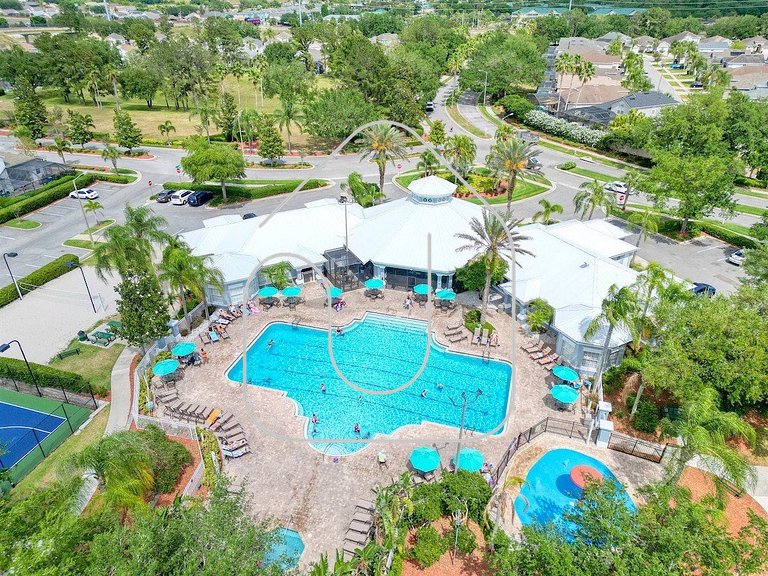 Vila Luxuosa 5 Quartos com Piscina e Lazer