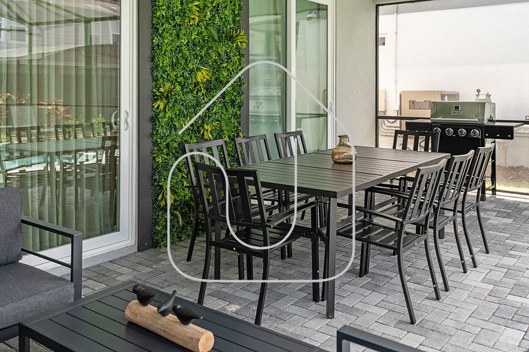 Vila Luxuosa 5 Quartos com Piscina e Lazer