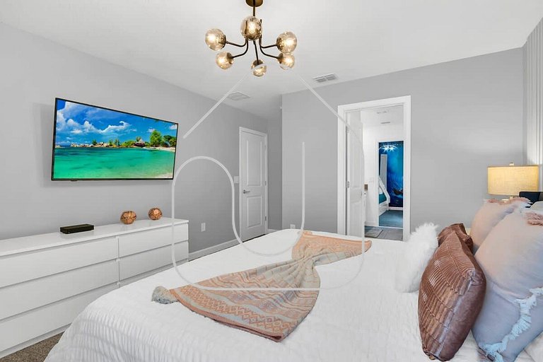 Storey Lake 9BR Villa w Pool, Theater, Game Room