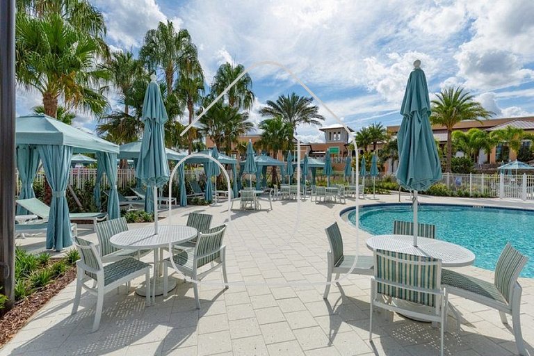 7 Q c/ Piscina & Game Room