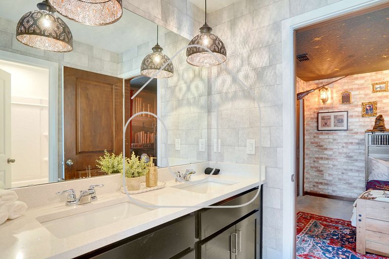 7 Q c/ Piscina & Game Room