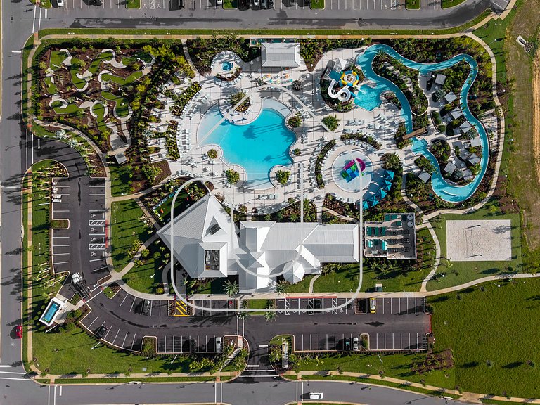 Themed 5BR Home + Pool at Windsor Cay