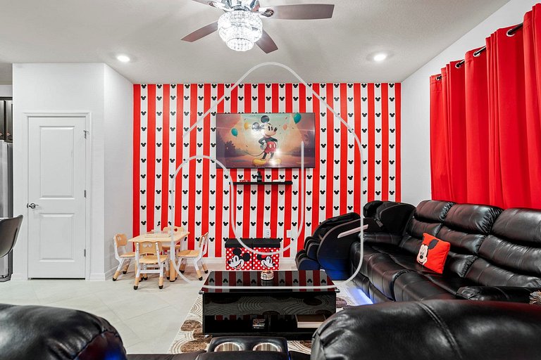 Themed 5BR Home + Pool at Windsor Cay