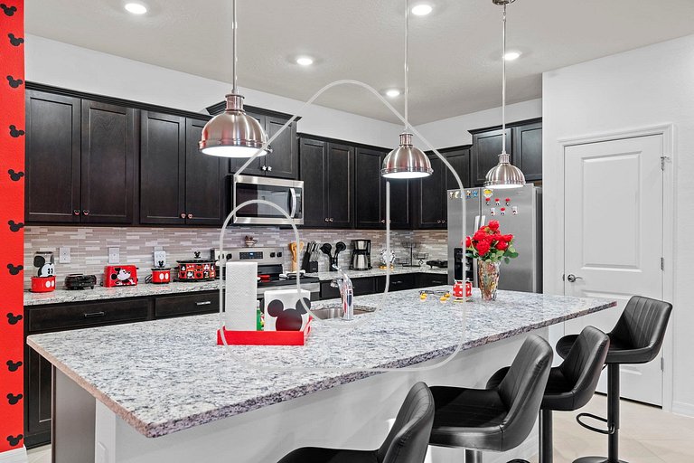 Themed 5BR Home + Pool at Windsor Cay