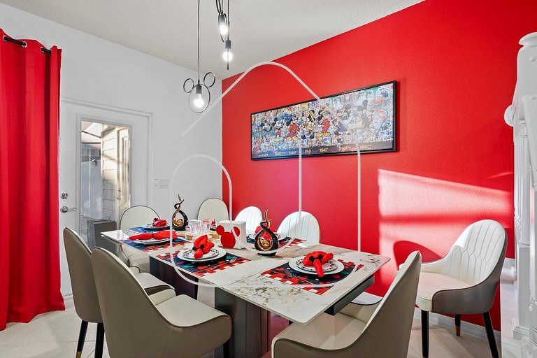 Themed 5BR Home + Pool at Windsor Cay