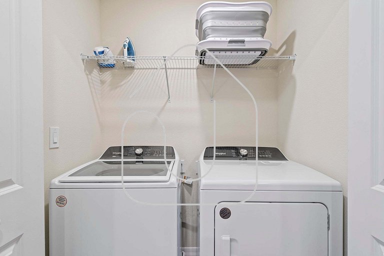 Themed 5BR Home + Pool at Windsor Cay