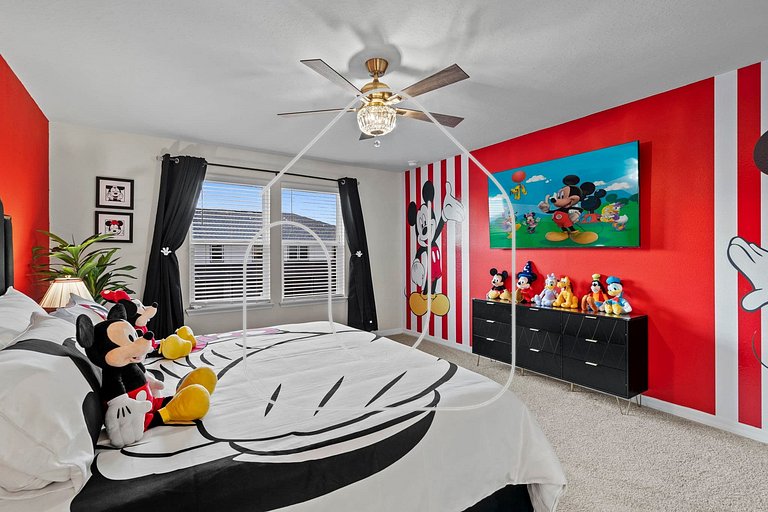 Themed 5BR Home + Pool at Windsor Cay