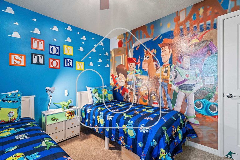 Themed 5BR Home + Pool at Windsor Cay