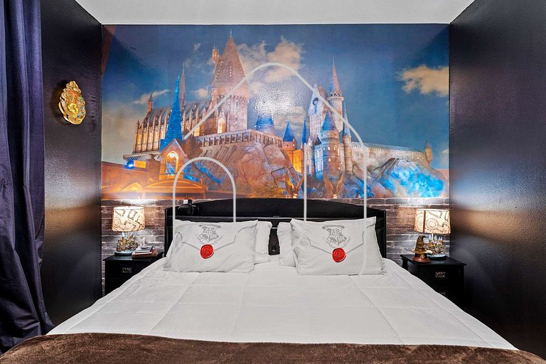 Themed 5BR Home + Pool at Windsor Cay