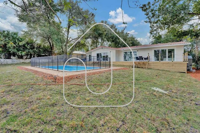 5BR Lakeview Home w/ Pool — 3min to Universal